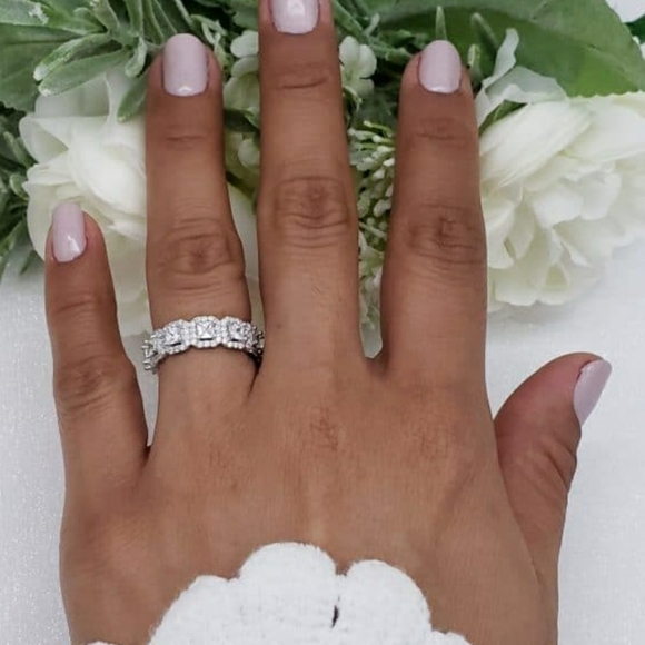 ♥️ Splendid Wedding Band Ring - Picture 3 of 4